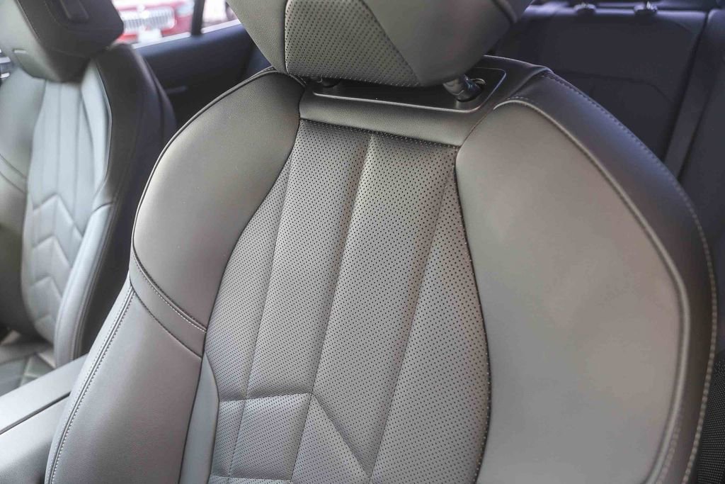 Used 2024 BMW i5 eDrive40i w/ M Sport Package RWD image 21