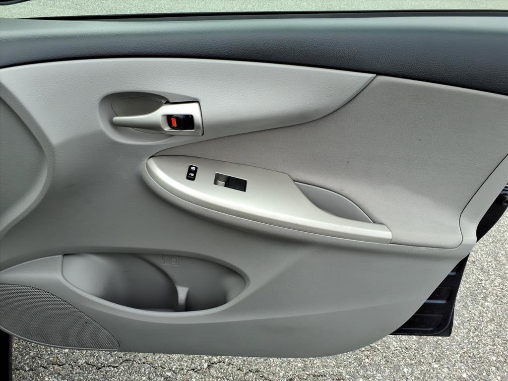 Used 2013 Toyota Corolla LE w/ Premium Pkg FWD image 16