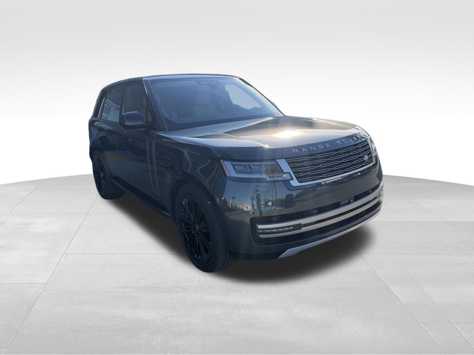 Certified 2024 Land Rover Range Rover SE image 3