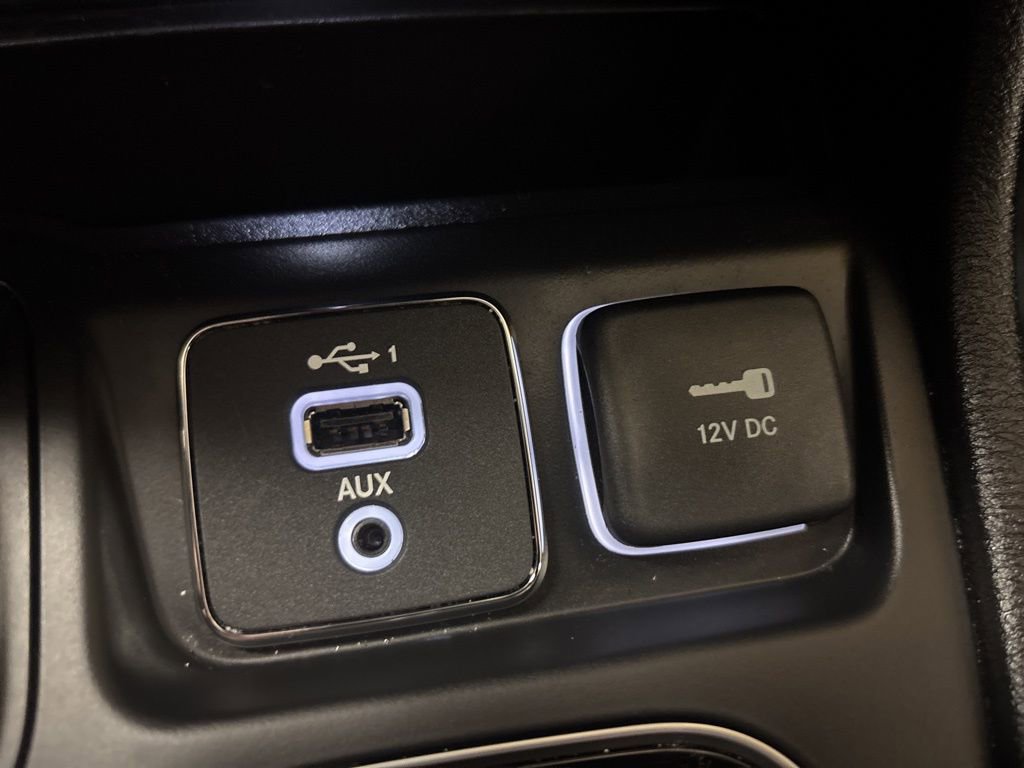 Used 2020 Jeep Cherokee Limited w/ Technology Group image 18