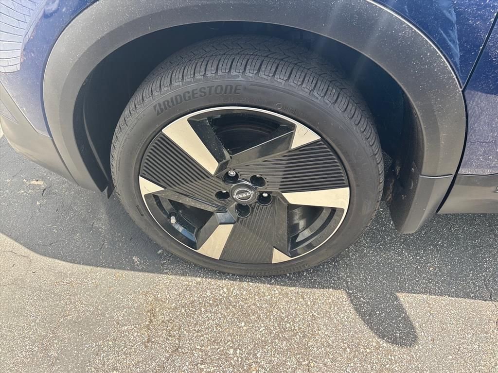 Used 2025 Nissan Kicks SR w/ SR Premium Package FWD image 16