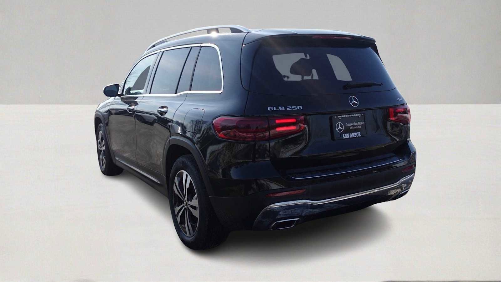 Used 2026 Mercedes-Benz GLB 250 4MATIC image 7