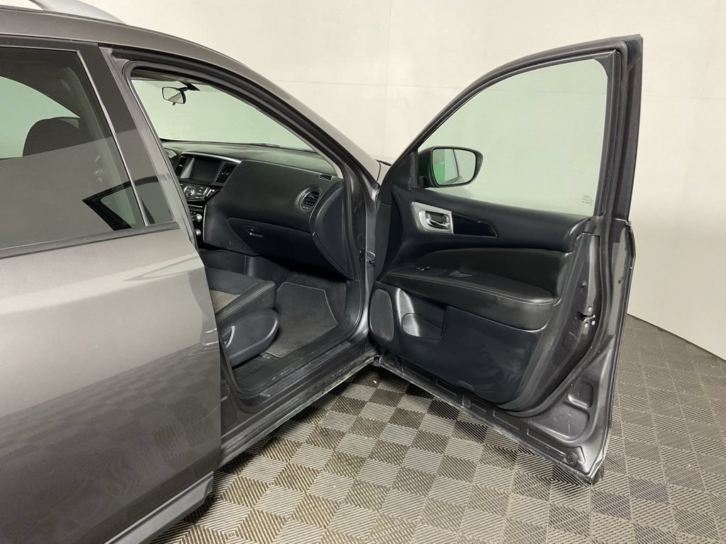 Used 2019 Nissan Pathfinder S AWD/4WD image 34
