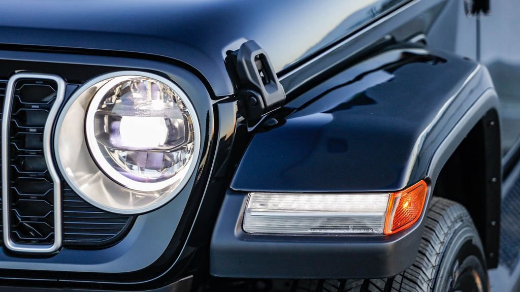 New 2025 Jeep Wrangler Sahara image 5
