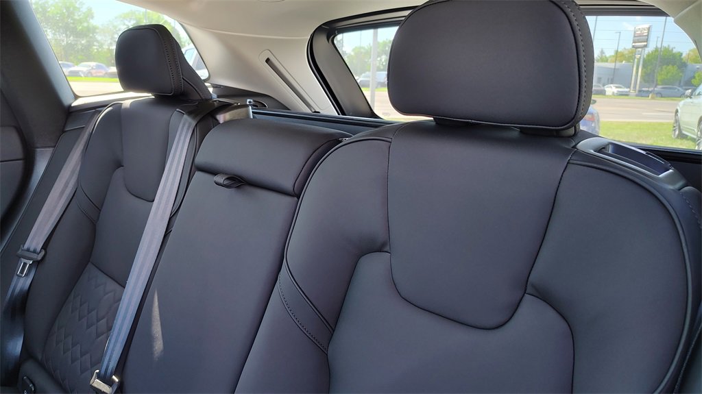New 2026 Volvo XC60 B5 Plus w/ Climate Package image 30