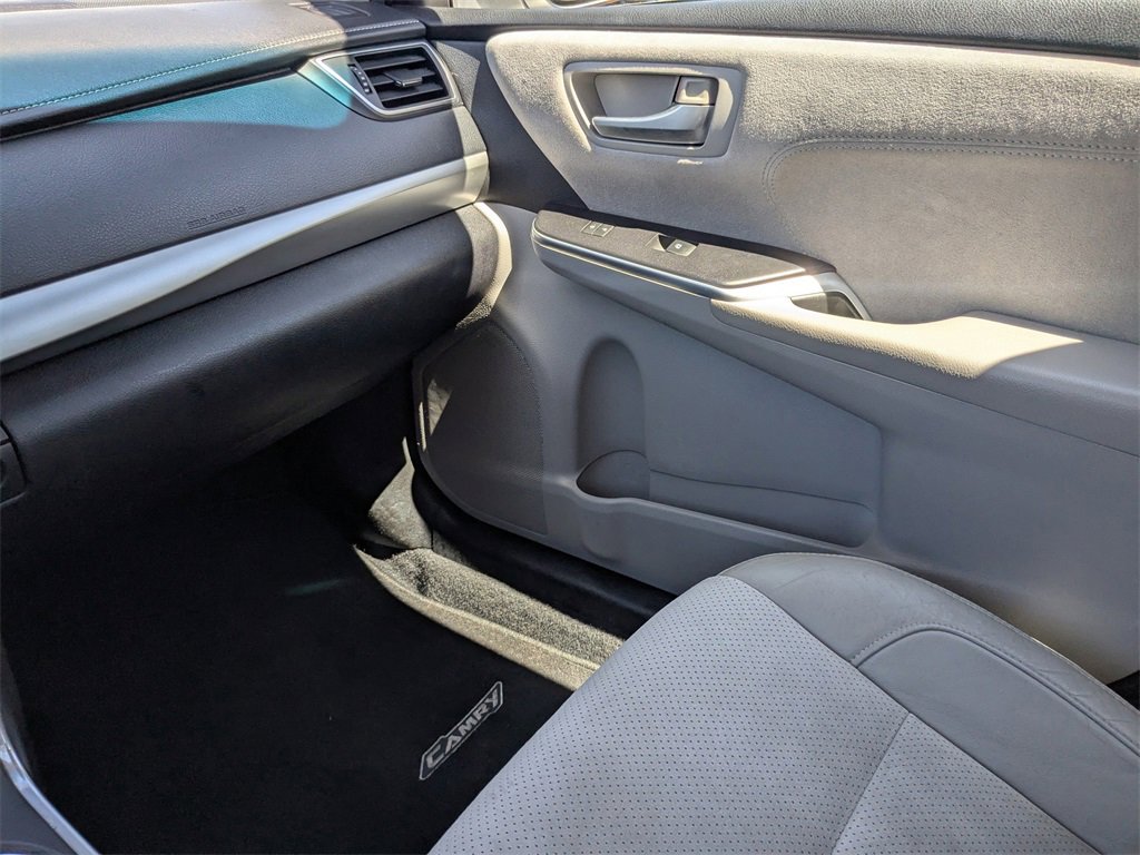 Used 2015 Toyota Camry image 20