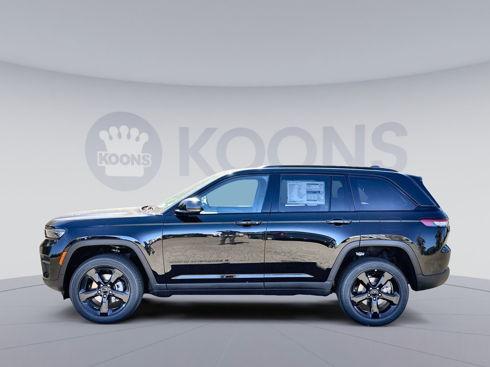 New 2025 Jeep Grand Cherokee Laredo image 2