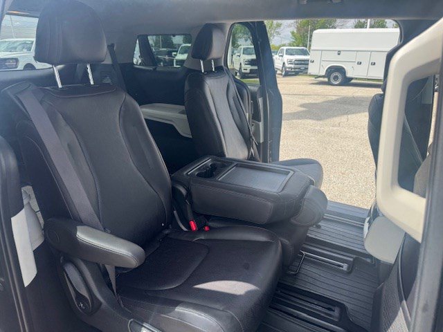 Used 2024 Kia Carnival EX FWD image 36