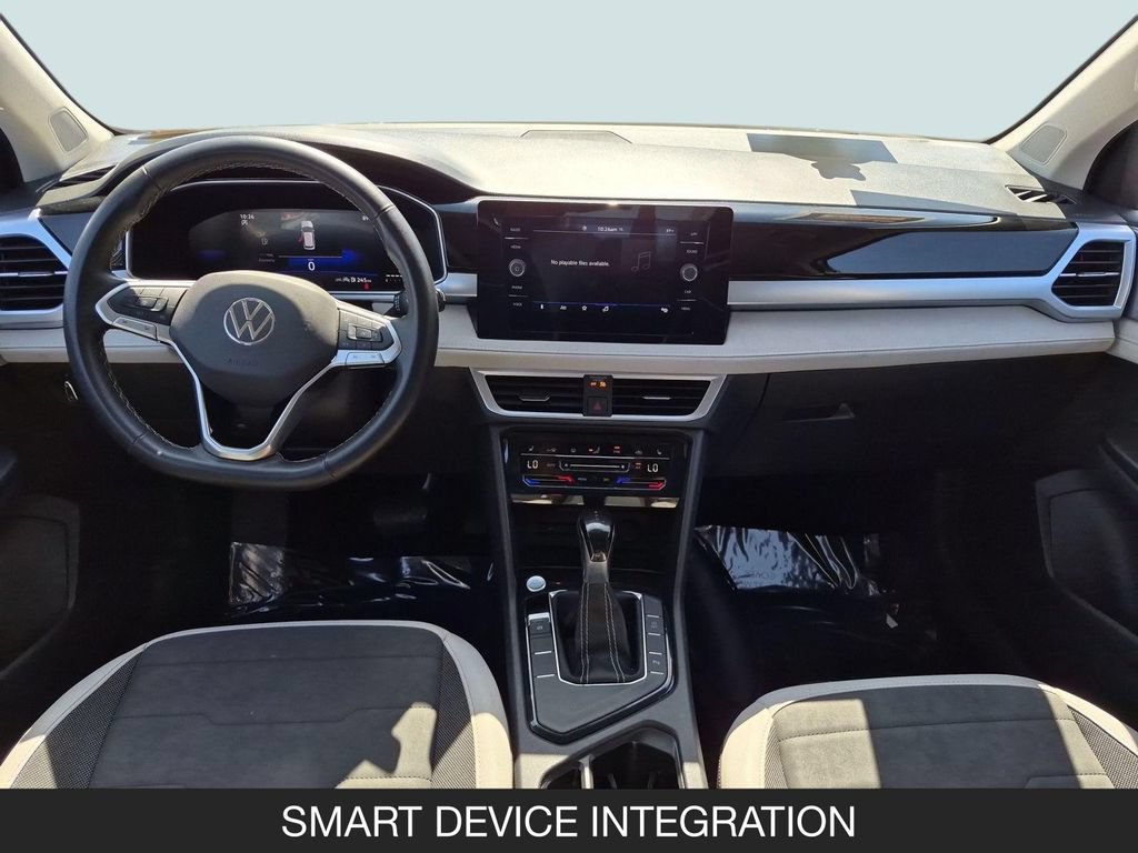 Used 2025 Volkswagen Taos SE FWD image 13