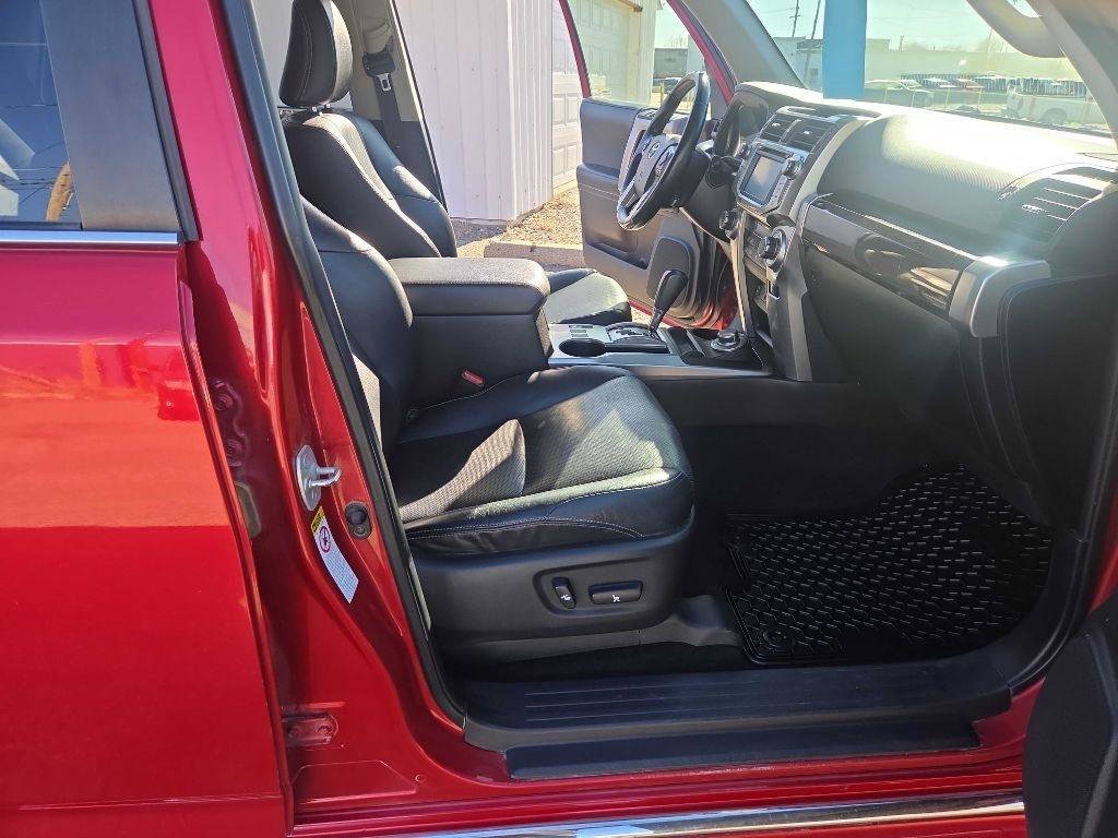 Used 2014 Toyota 4Runner SR5 AWD/4WD image 25