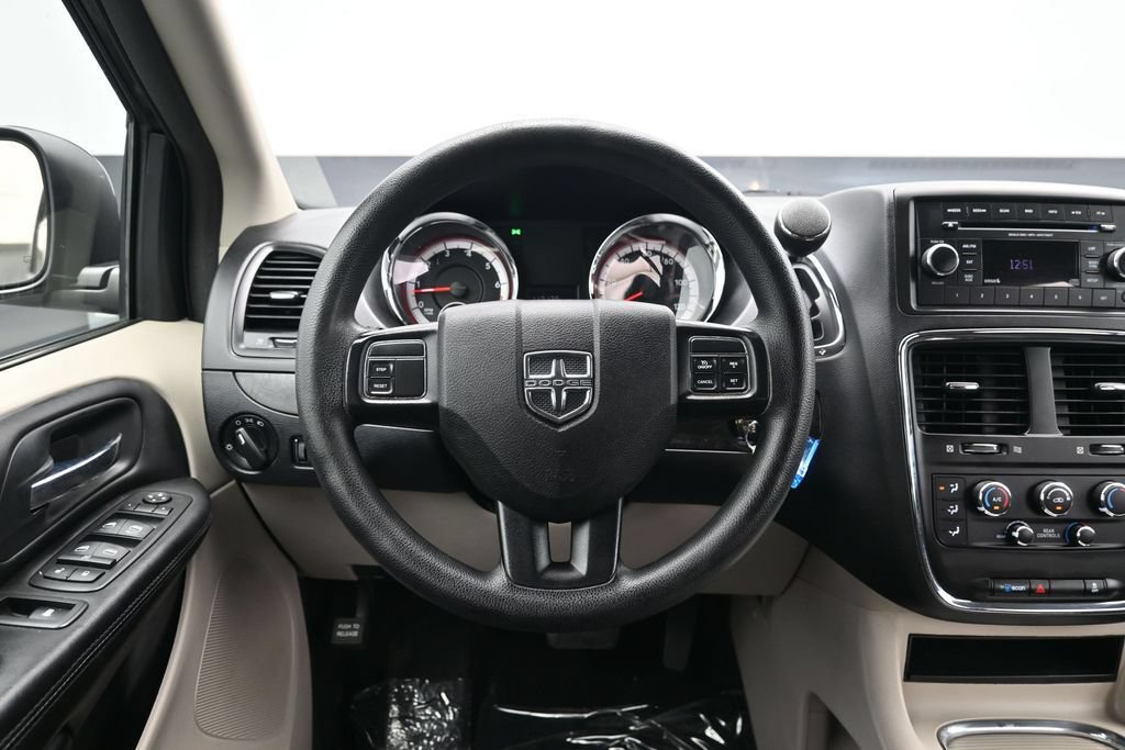 Used 2016 Dodge Grand Caravan SXT FWD image 42