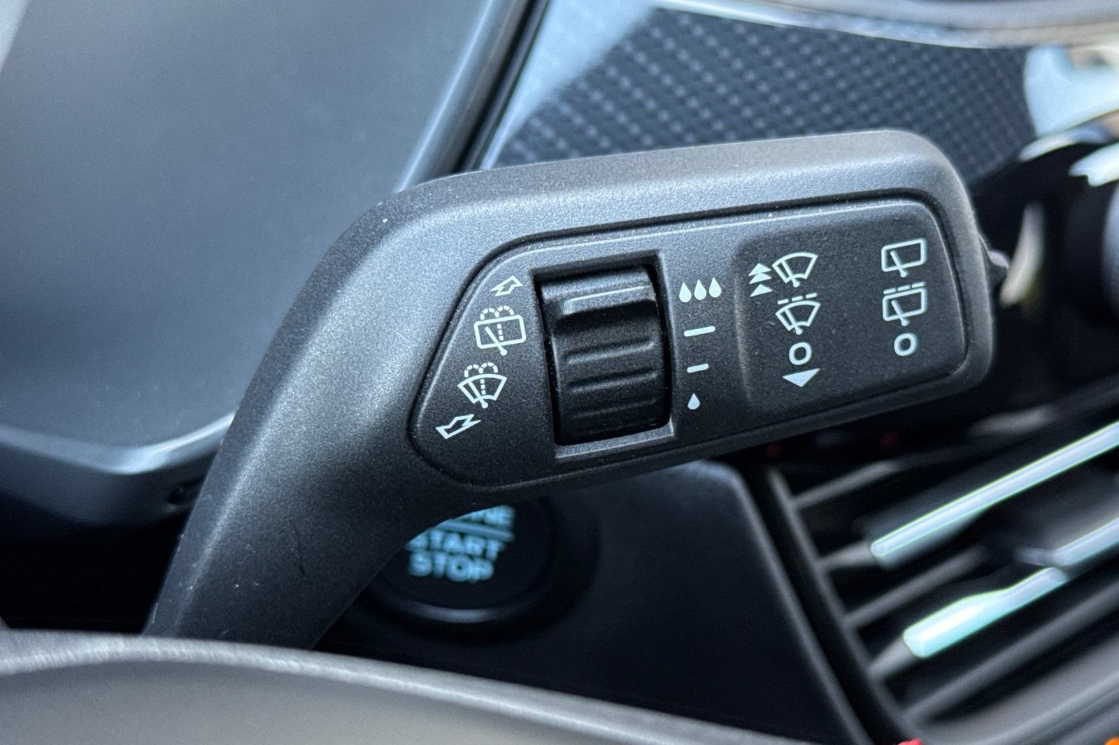 Used 2025 Ford Escape ST-Line FWD image 39