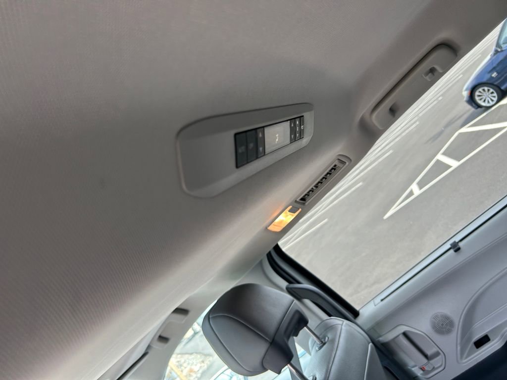 Used 2022 Toyota Sienna XLE AWD/4WD image 18