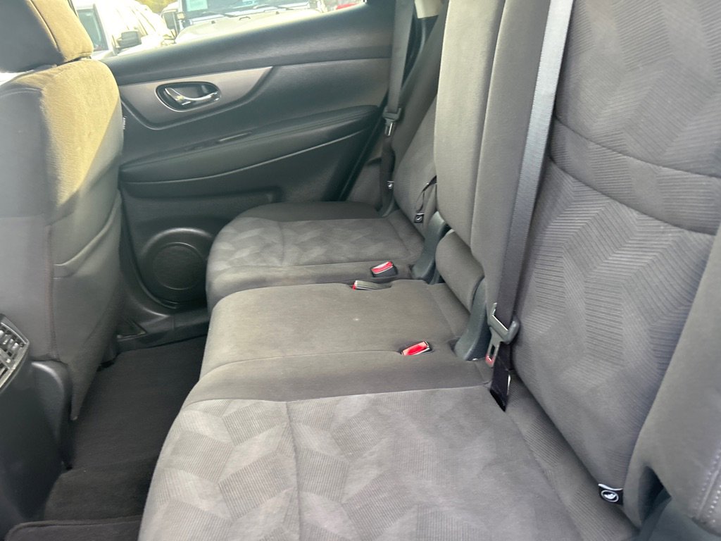 Used 2016 Nissan Rogue SV w/ SV Premium Package image 11