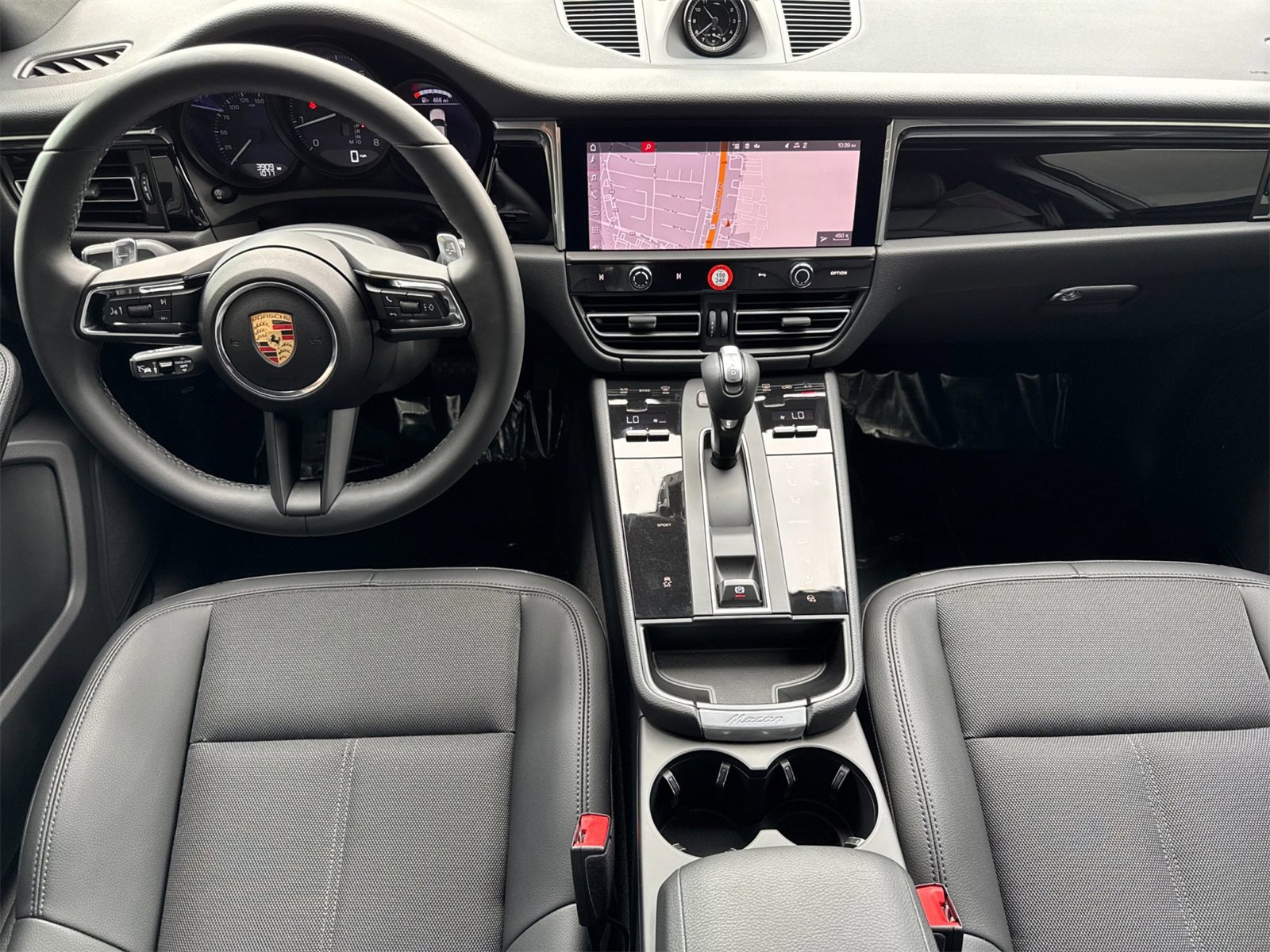 Used 2025 Porsche Macan image 6