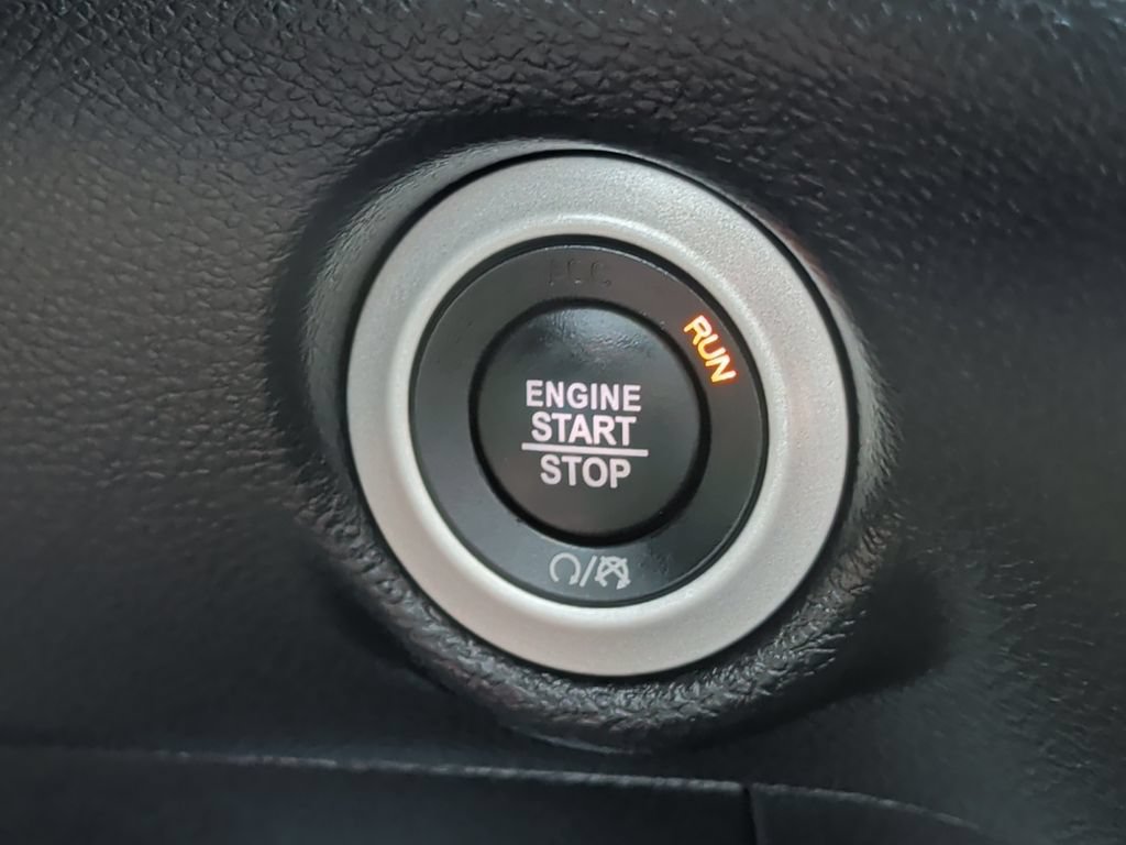 Used 2025 Chrysler Pacifica Select FWD image 27