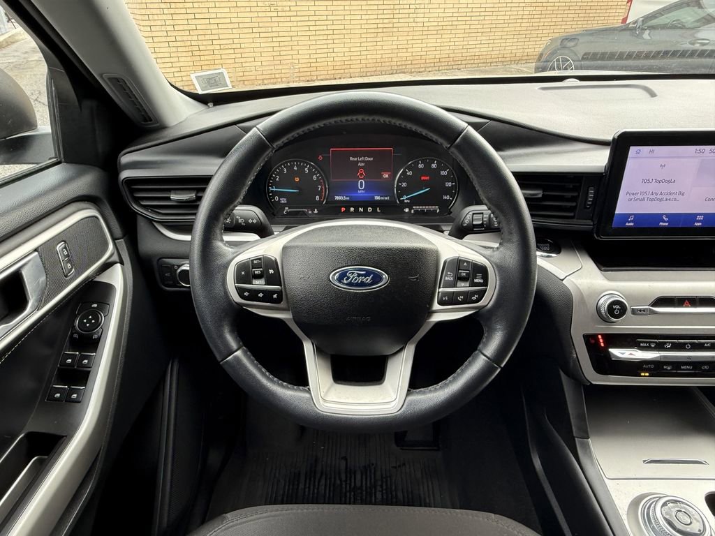 Used 2022 Ford Explorer XLT AWD/4WD image 12