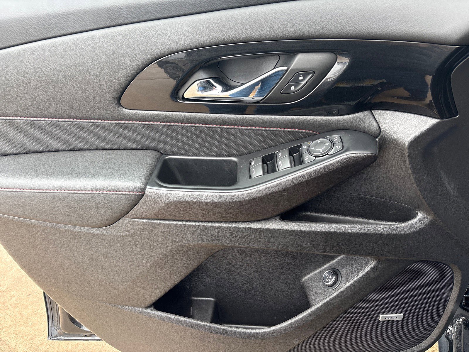 Used 2023 Chevrolet Traverse RS image 13