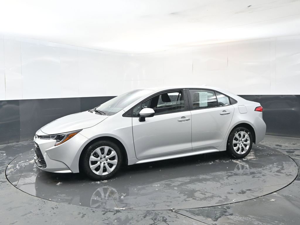 Used 2025 Toyota Corolla LE image 2