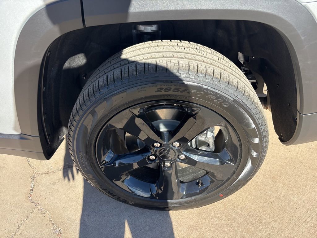 New 2025 Jeep Grand Cherokee L Limited w/ Black Appearance Package image 10