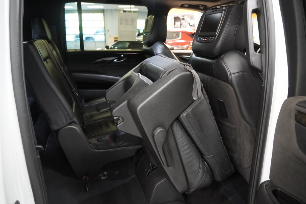 Used 2017 Cadillac Escalade ESV Platinum AWD/4WD image 24