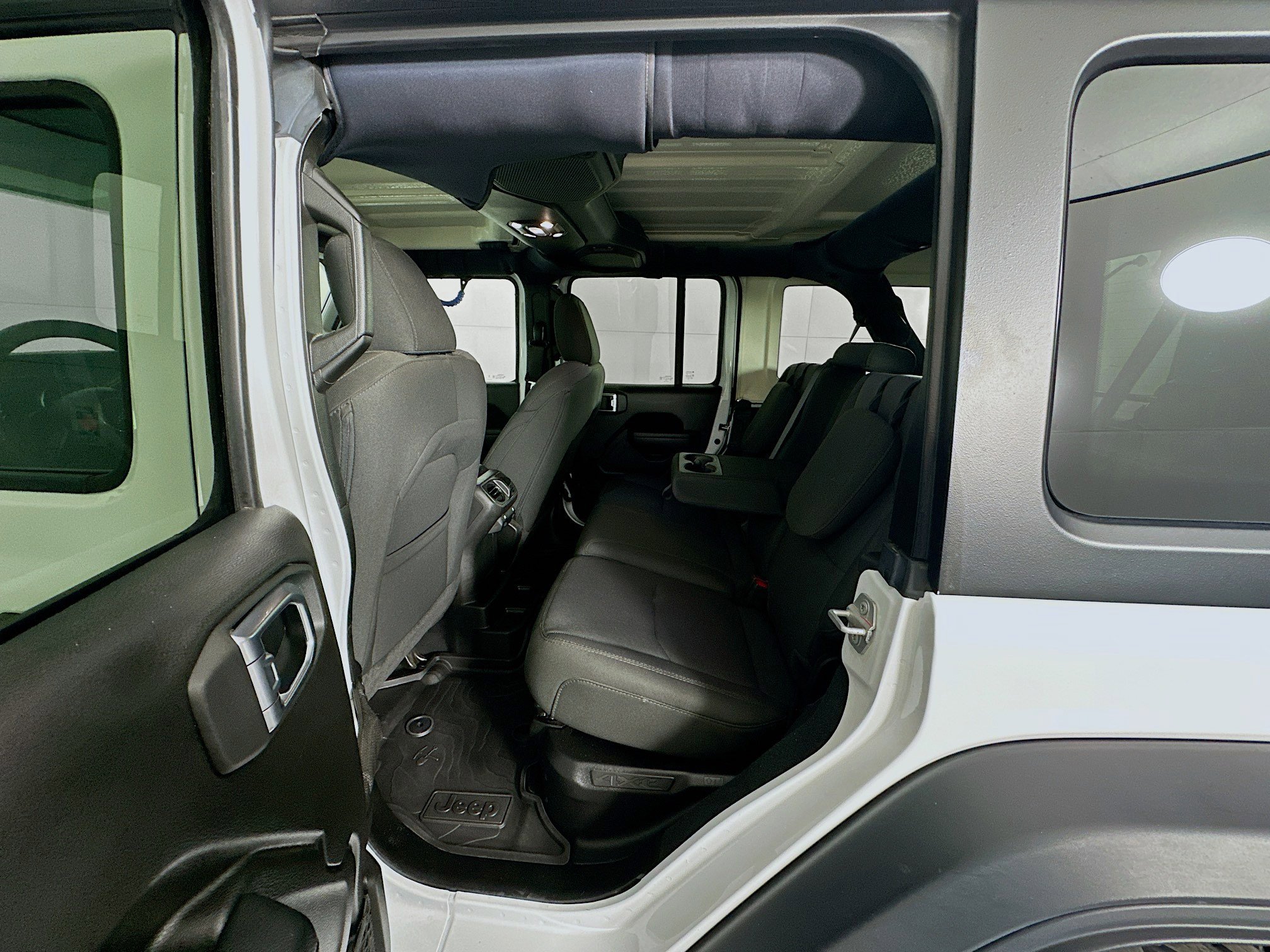 Used 2023 Jeep Wrangler Unlimited w/ Cold Weather Group image 27