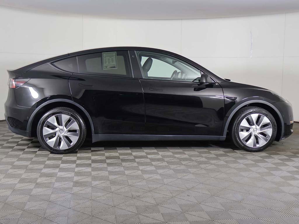 Used 2022 Tesla Model Y Long Range image 20