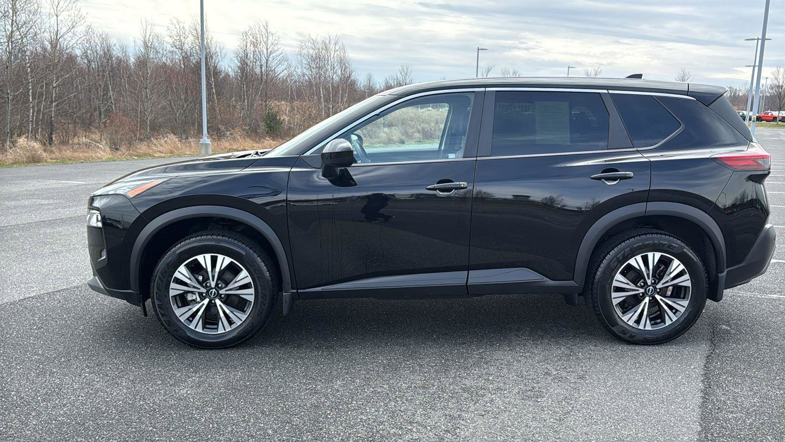 Used 2023 Nissan Rogue SV image 11