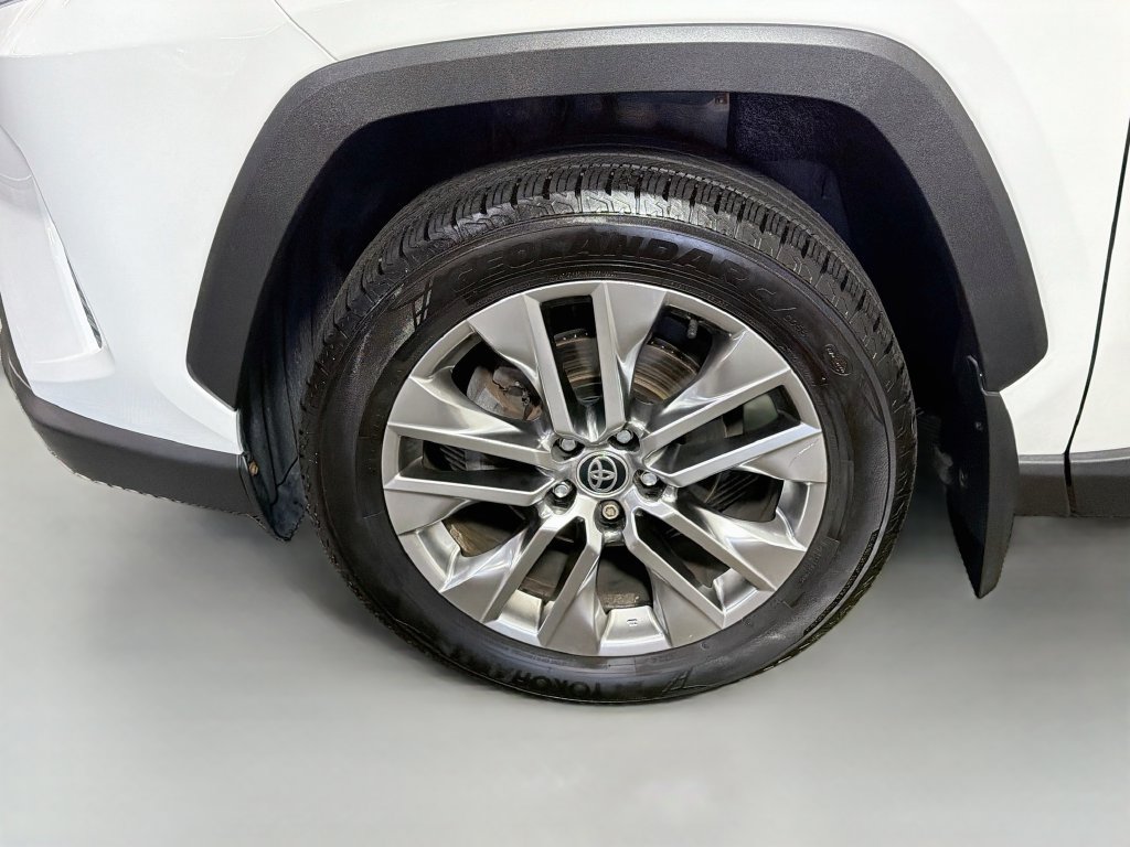 Used 2020 Toyota RAV4 XLE Premium AWD/4WD image 4
