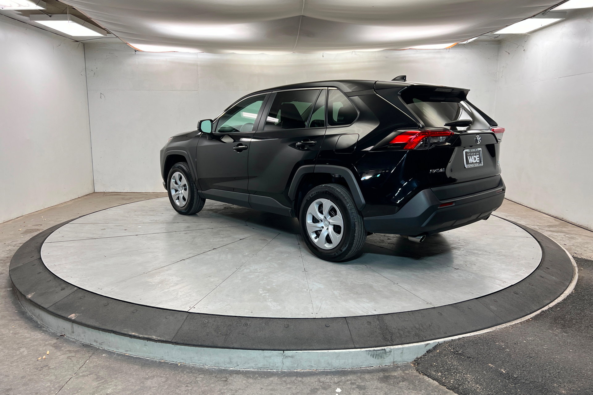 Used 2024 Toyota RAV4 LE image 3