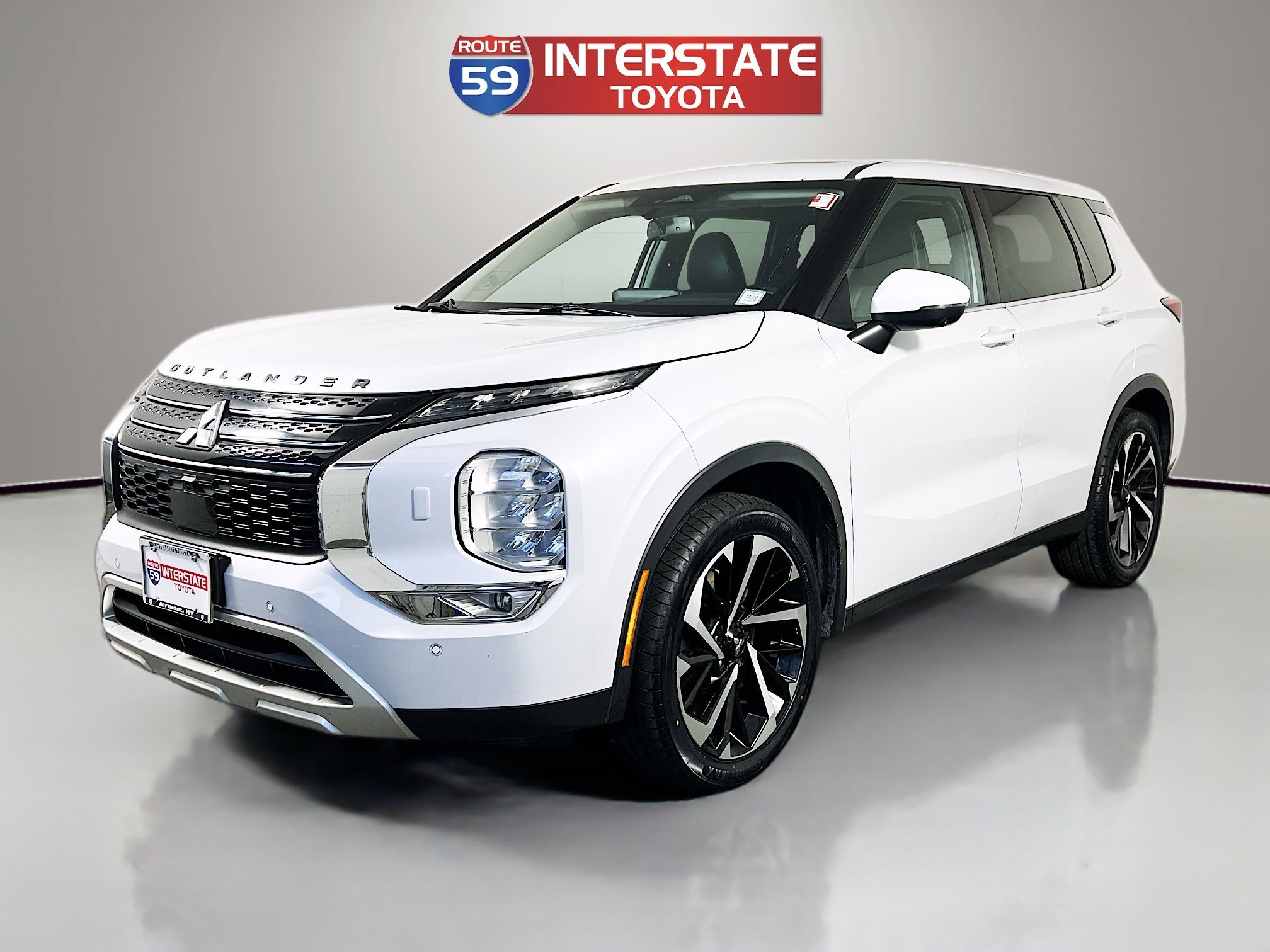 Used 2022 Mitsubishi Outlander SE image 3