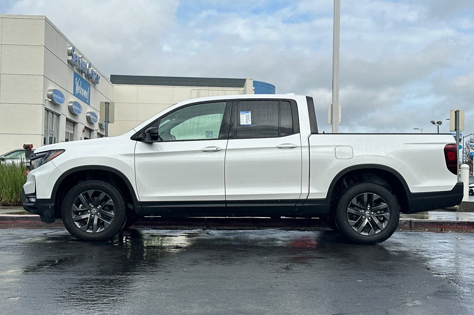 Used 2025 Honda Ridgeline Sport image 6