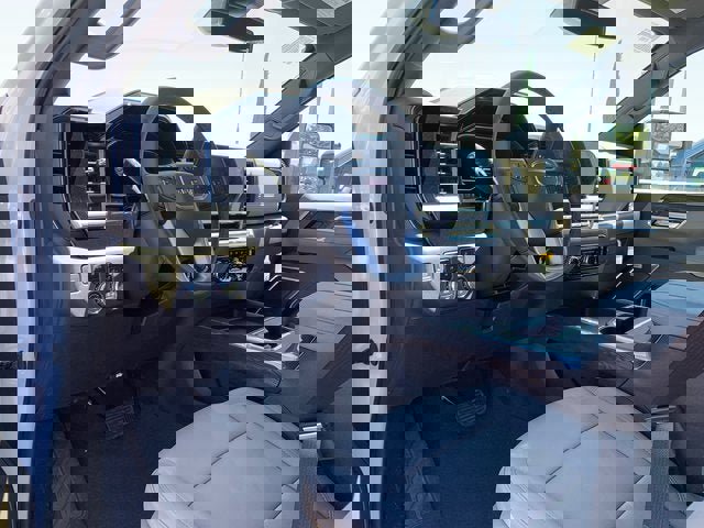 New 2025 GMC Sierra 2500 SLT w/ SLT Convenience Package image 15