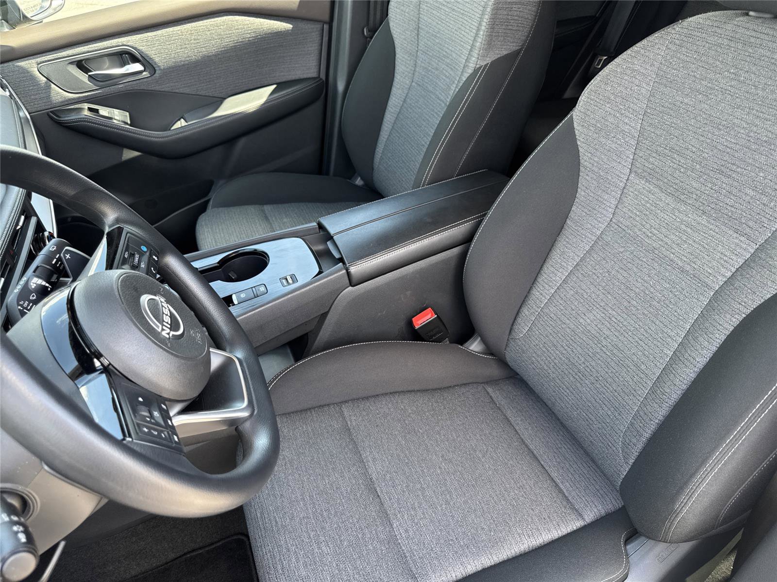 Used 2023 Nissan Rogue SV FWD image 11