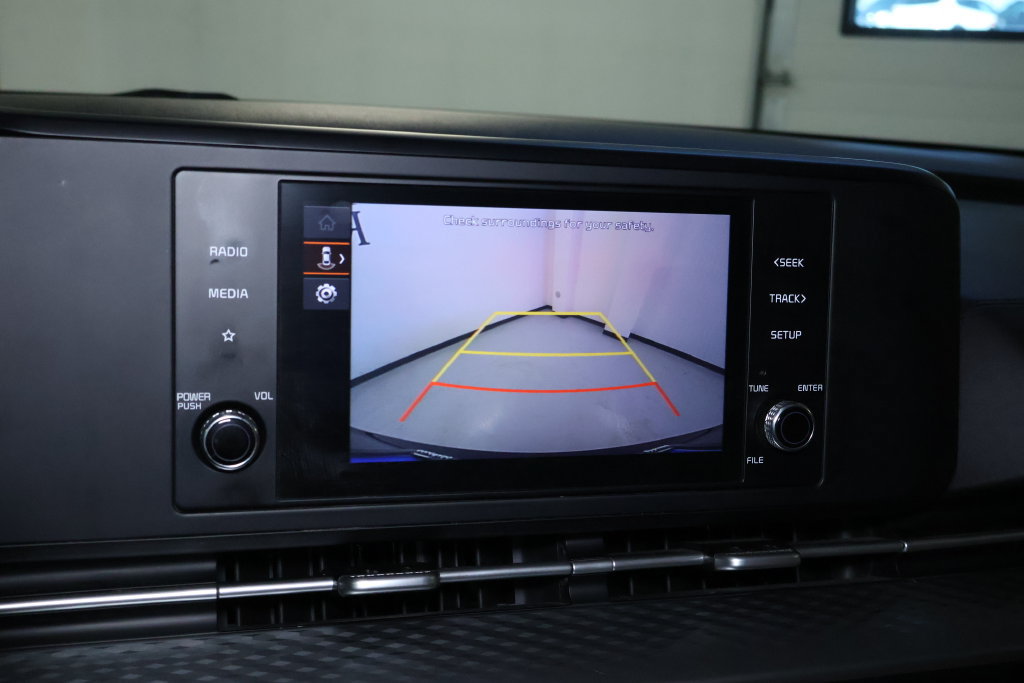 Used 2024 Kia Carnival LX FWD image 27