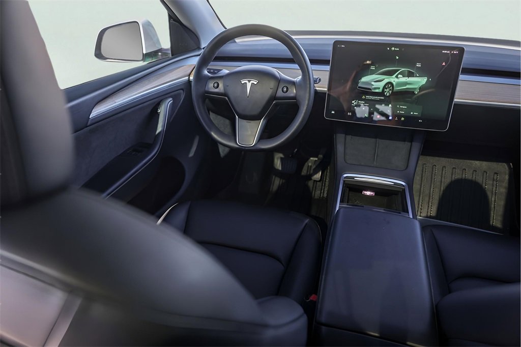 Used 2023 Tesla Model Y Long Range image 28