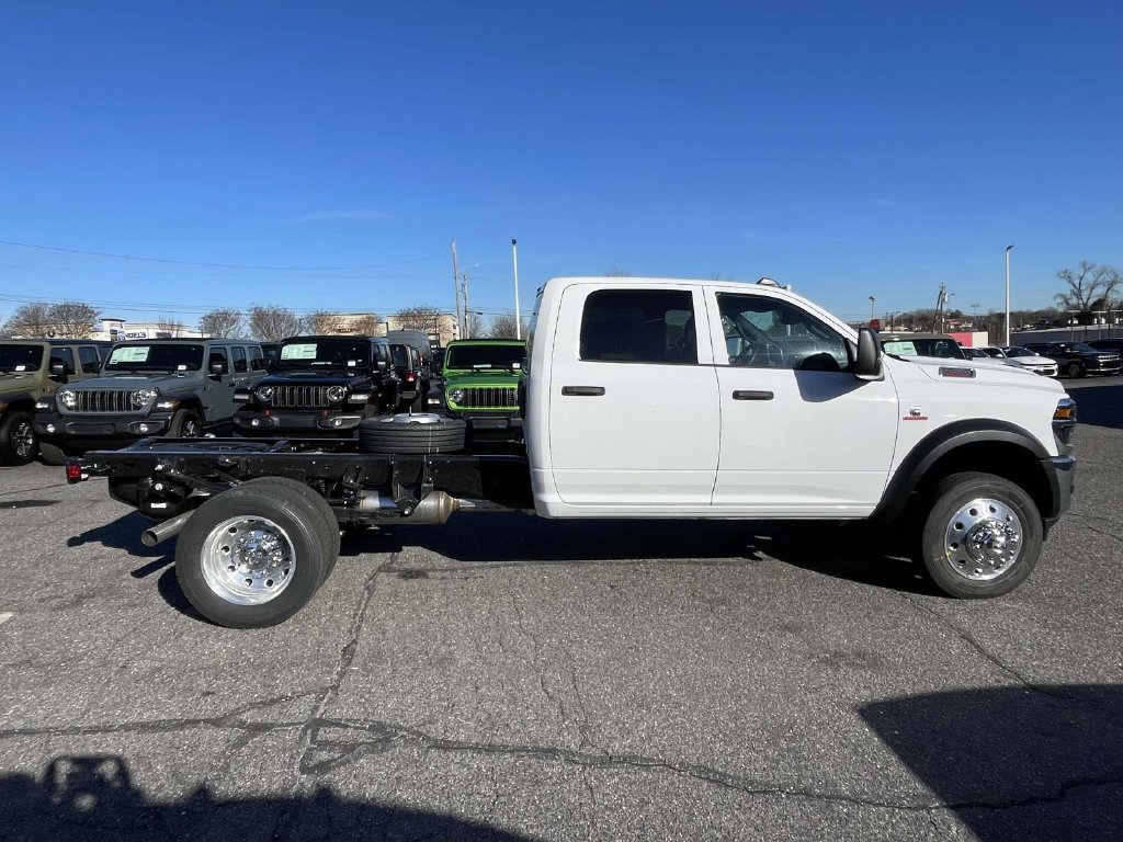 New 2026 RAM 4500 Tradesman w/ Chrome Appearance Group AWD/4WD image 9