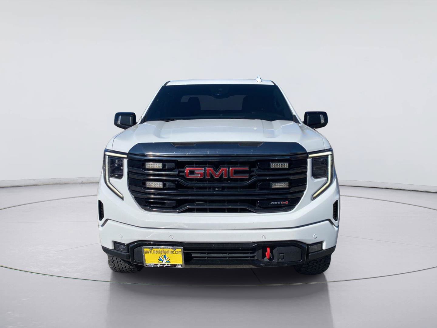 Used 2023 GMC Sierra 1500 AT4 w/ Technology Package AWD/4WD image 8