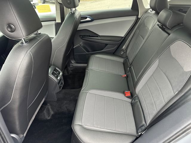 Used 2024 Volkswagen Taos SE image 17