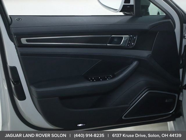 Used 2023 Porsche Panamera 4 image 34