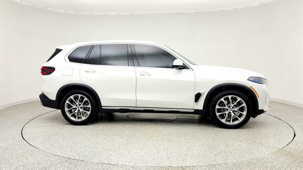 Used 2026 BMW X5 xDrive40i w/ Premium Package AWD/4WD image 4