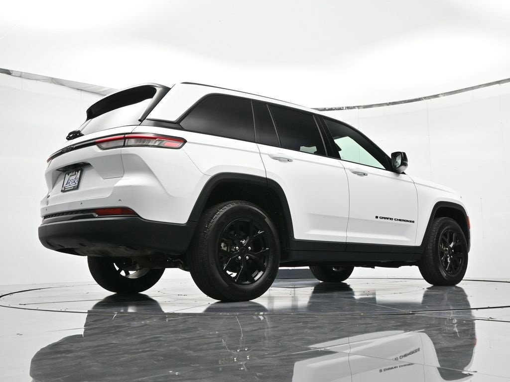 Certified 2024 Jeep Grand Cherokee Altitude image 49
