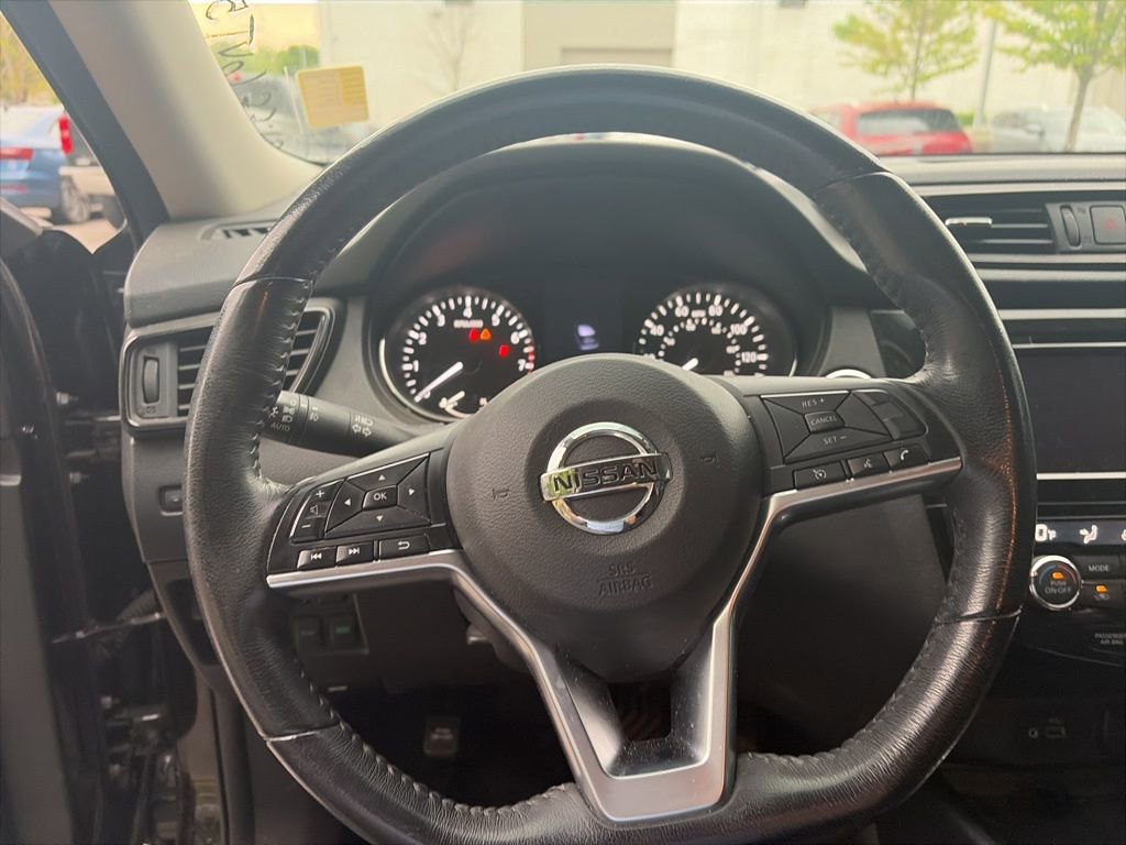Used 2018 Nissan Rogue SV AWD/4WD image 13
