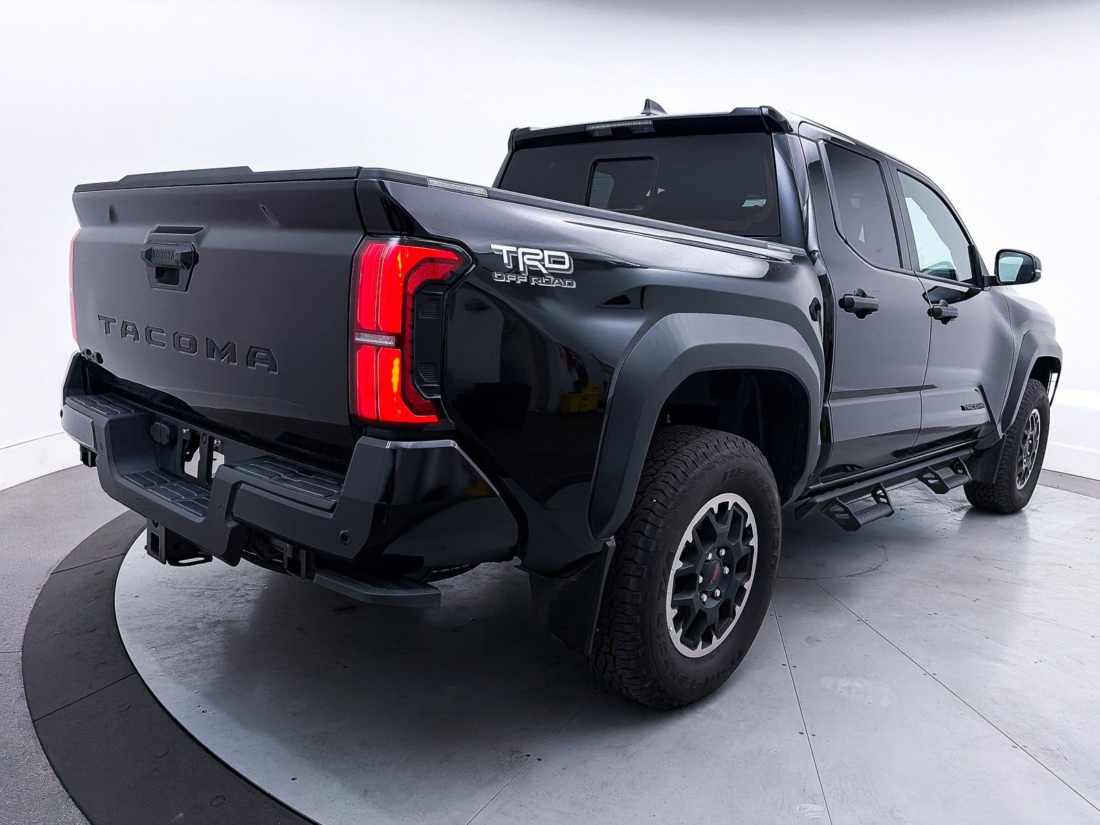 Used 2024 Toyota Tacoma TRD Off-Road w/ TRD Off Road Upgrade Package image 16