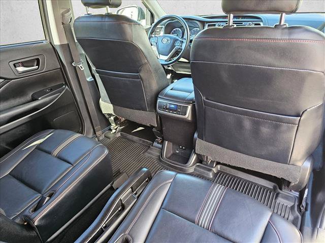 Used 2019 Toyota Highlander SE AWD/4WD image 17