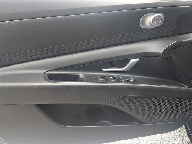 Used 2022 Hyundai Elantra SEL w/ Cargo Package FWD image 12