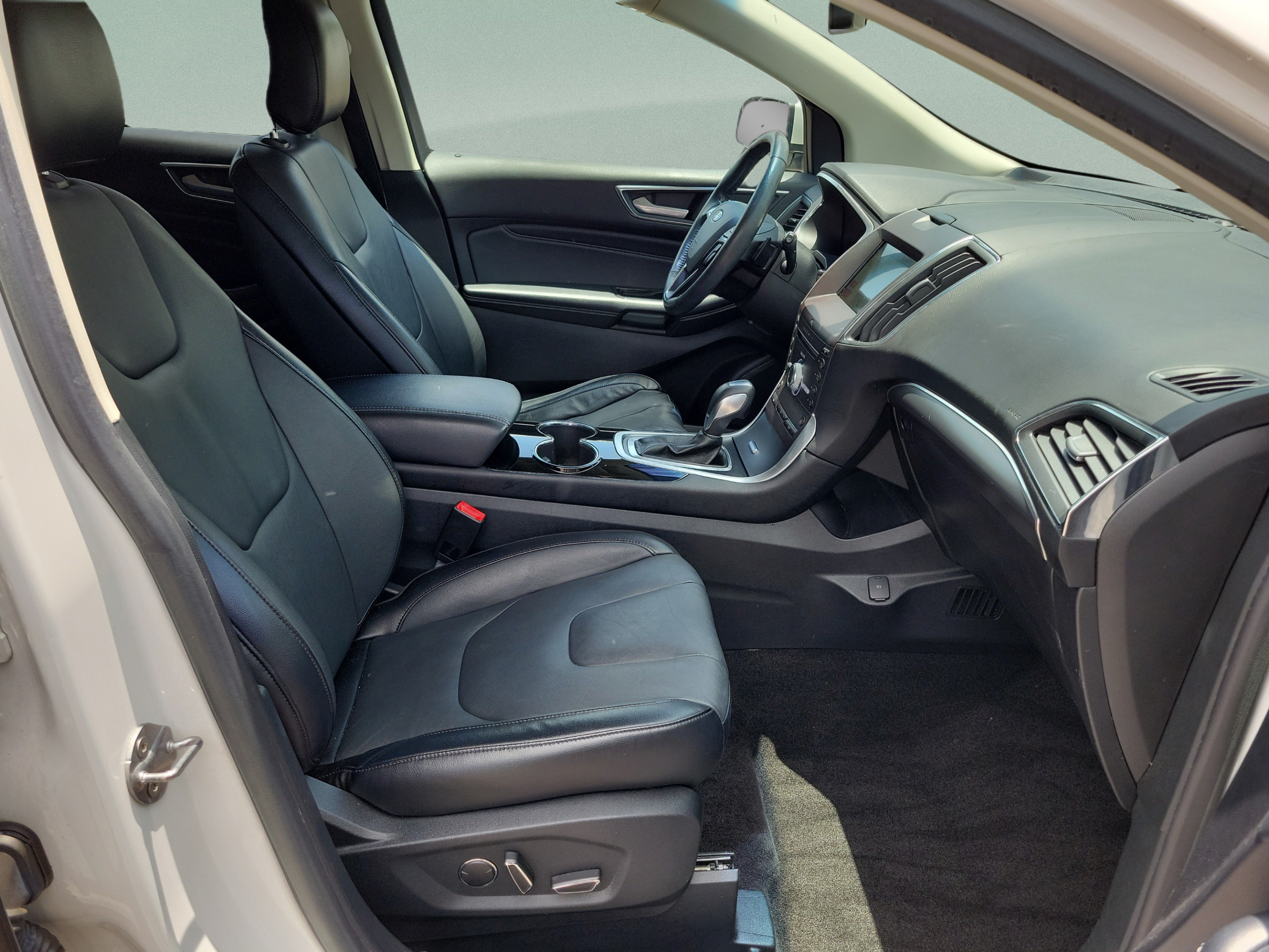Used 2018 Ford Edge Titanium FWD image 18