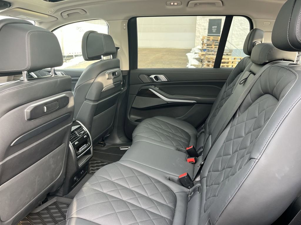 Certified 2024 BMW X7 xDrive40i w/ Premium Package image 22