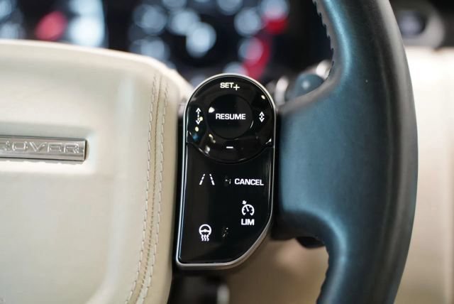 Used 2020 Land Rover Range Rover HSE AWD/4WD image 32