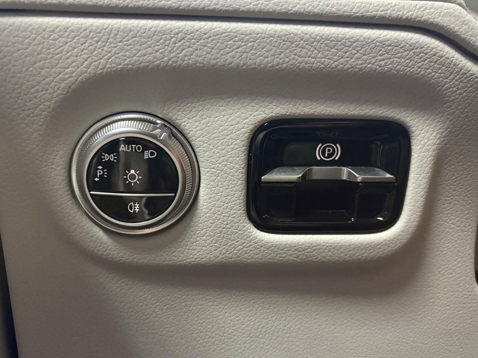 Used 2023 Mercedes-Benz EQS 580 4MATIC SUV image 27